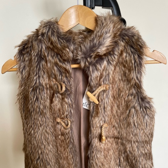Girls Faux Fur Vest - Picture 1 of 6